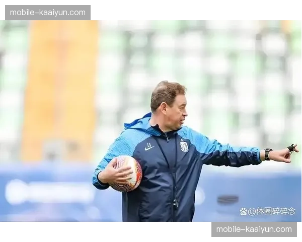 斯卢茨基面临下课压力 申花球迷集体表达不满情绪