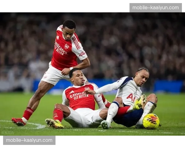 阿森纳双杀热刺战术解析：边路叠瓦式进攻如何击溃北伦敦对手防线